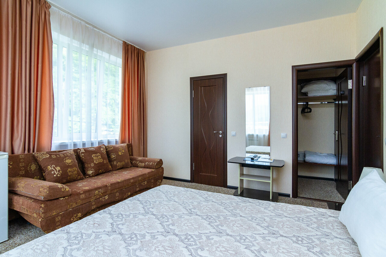 Гостиница Адмирал Небуг