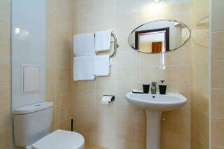 Гостиница Адмирал Небуг Семейный номер с балконом-5