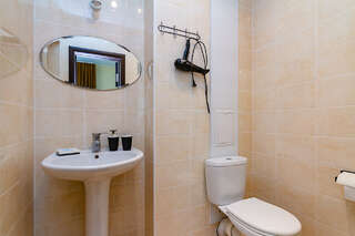 Гостиница Адмирал Небуг Четырехместный номер с балконом-5