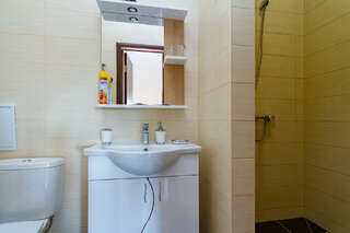 Гостиница Адмирал Небуг Улучшенный трехместный номер с видом на море-3