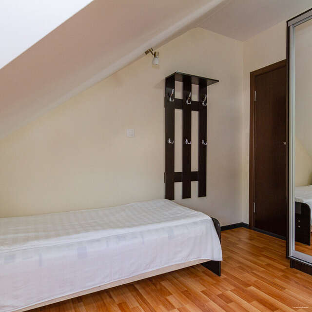 Гостиница Адмирал Небуг-87