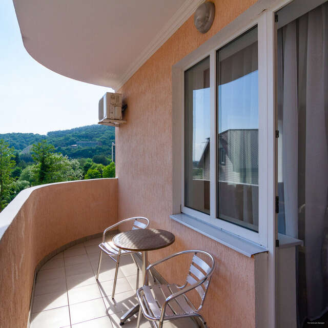 Гостиница Адмирал Небуг-83