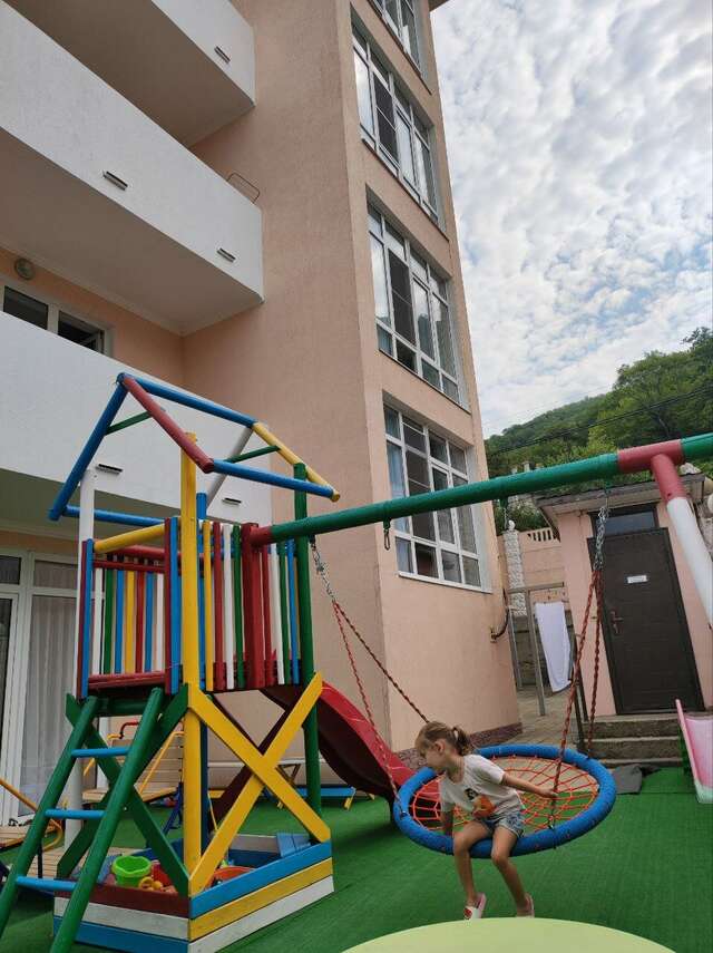 Гостиница Адмирал Небуг-94